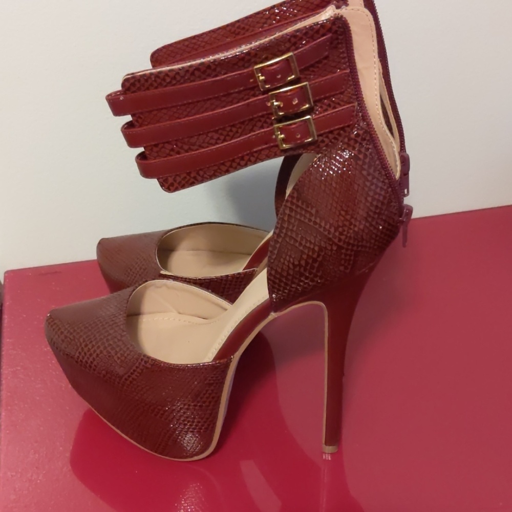 Shoes - Picture 2 of 4